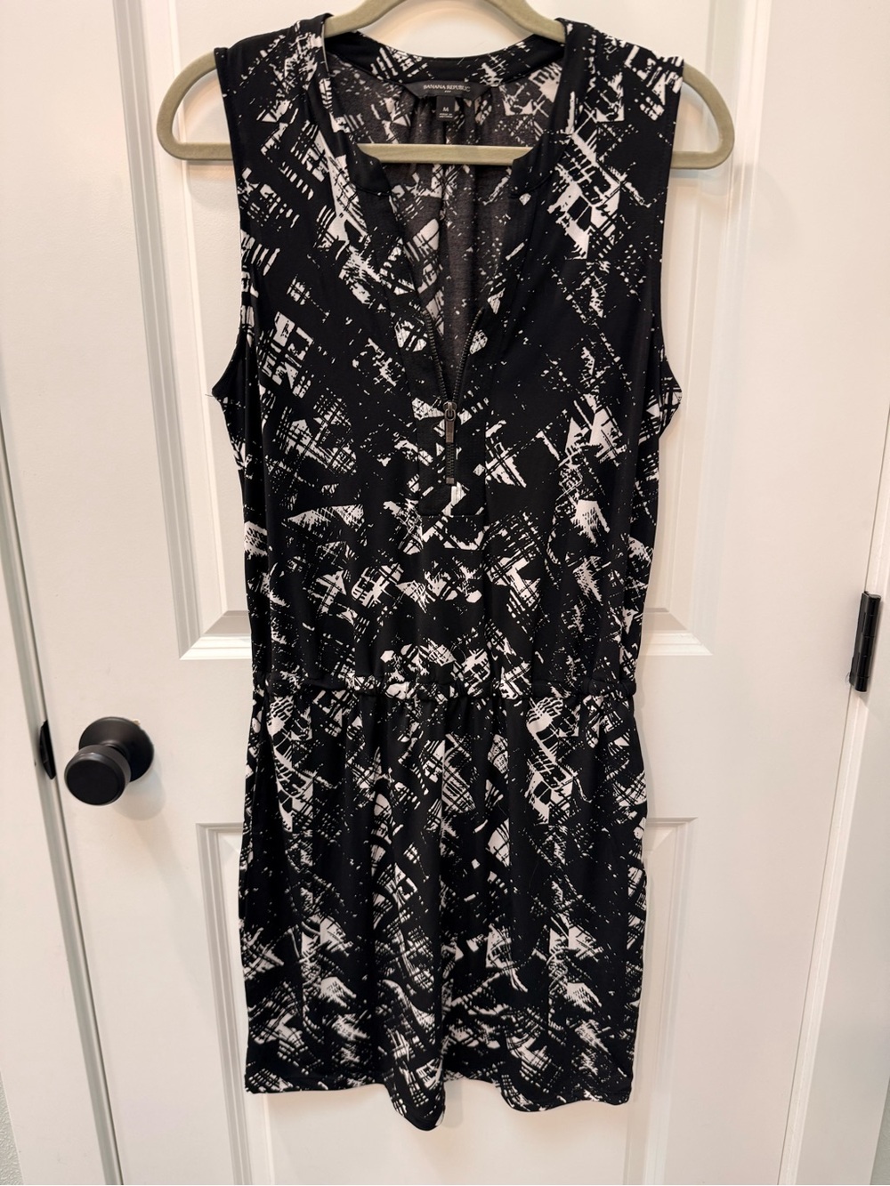 Banana Republic Black and White Abstract V‑Neck Sleeveless Mini Dress